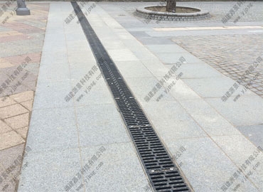 海綿城市小區改造樹脂U型排水溝配套球墨鑄鐵蓋板案例