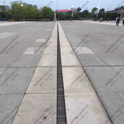 福州動(dòng)車南站成品線性排水溝案例圖