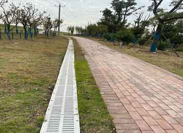 成品排水槽配套樹脂蓋板景觀排水槽的應(yīng)用